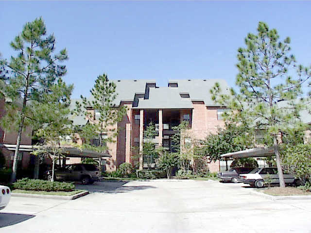 a large building with cars parked in front of it