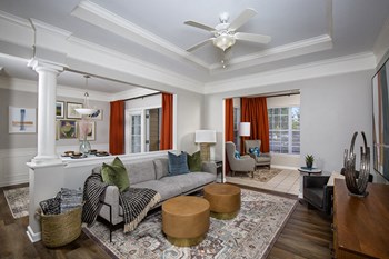 675 Beacon Street 1-3 Beds Apartment for Rent - Photo Gallery 5