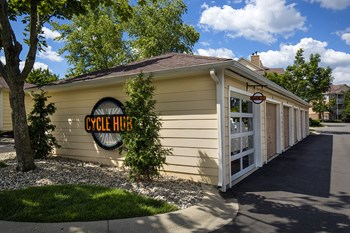 Indianapolis Apartment Castle Creek cycle hub - Photo Gallery 2