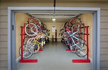 Indianapolis Apartment Castle Creek Cycle Hub - Photo Gallery 3