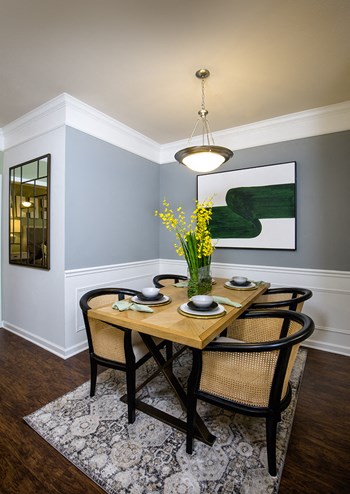 Indianapolis Apartment Castle Creek dining room - Photo Gallery 9