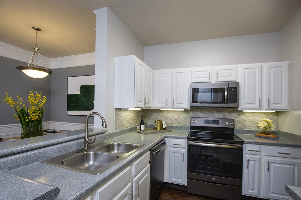 Indianapolis Apartments Castle Creek kitchen