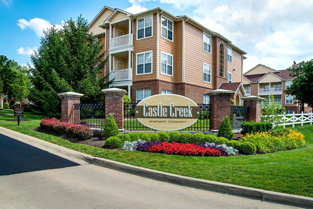 Indianapolis Apartments Castle Creek Entrance