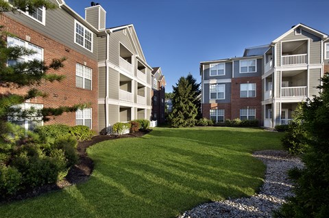 Indianapolis Lake Clearwater Apartments exteriors and greenspace