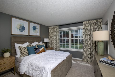 Indianapolis The Lakes Apartments secondary bedroom