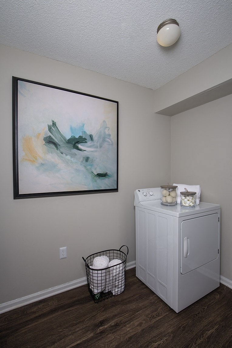 Indianapolis The Lakes Apartments laundry room