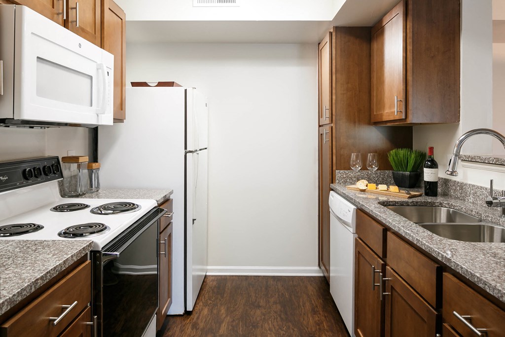 Indianapolis The Lakes Apartments kitchen