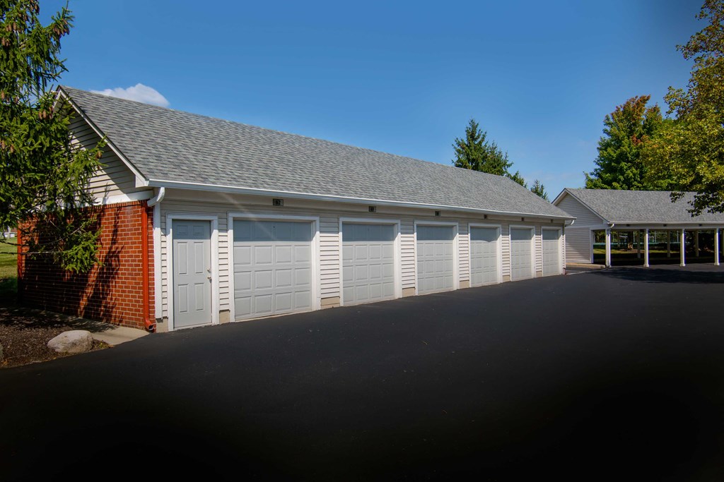 Indianapolis The Lakes Apartments private garages available