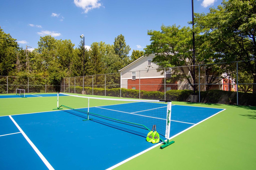 Indianapolis The Lakes Apartments tennis and pickleball courts