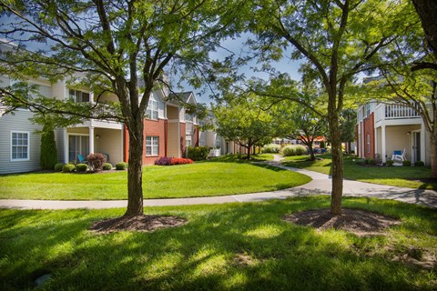 Indianapolis The Lakes Apartments greenspace