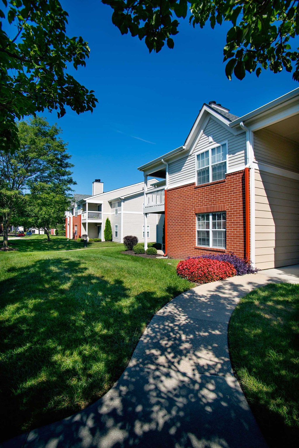 Indianapolis The Lakes Apartments building exterior