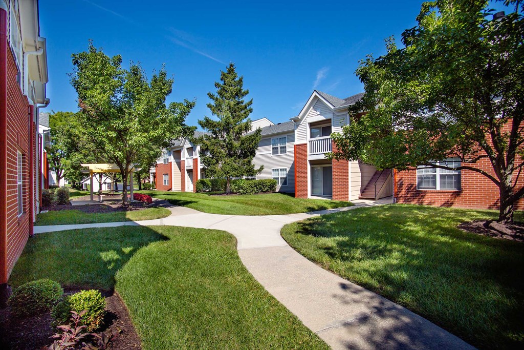 Indianapolis The Lakes Apartments exterior walkways and greenspace