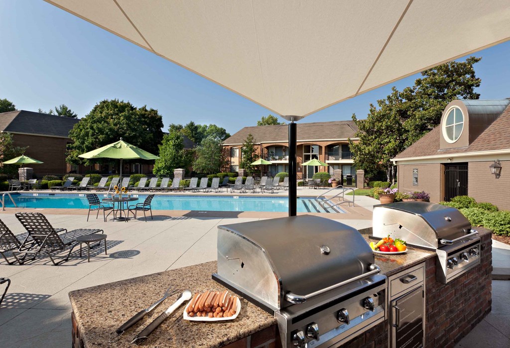 Hurstbourne Grand Apartments Louisville  poolside grills and chef's kitchen