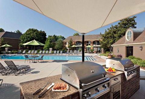 Hurstbourne Grand Apartments Louisville  poolside grills and chef's kitchen