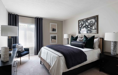 Hurstbourne Grand Apartments Louisville bedroom with modern decor