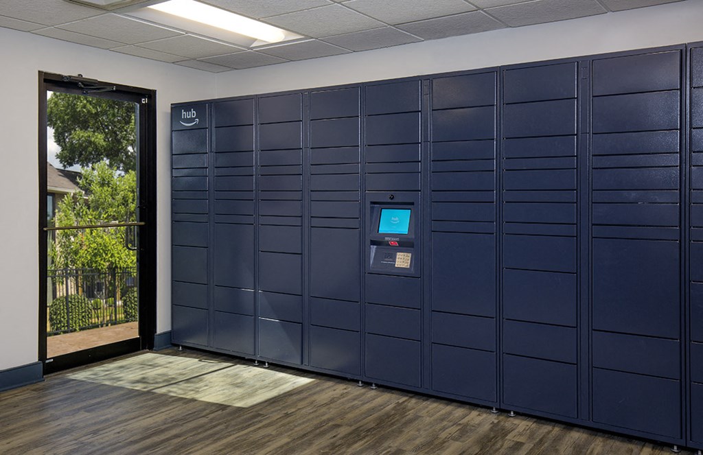 Louisville Plainview Apartments Amazon package hub