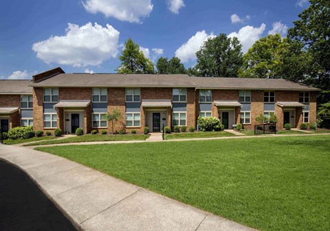 Louisville Plainview Apartments building exterior with greenspace