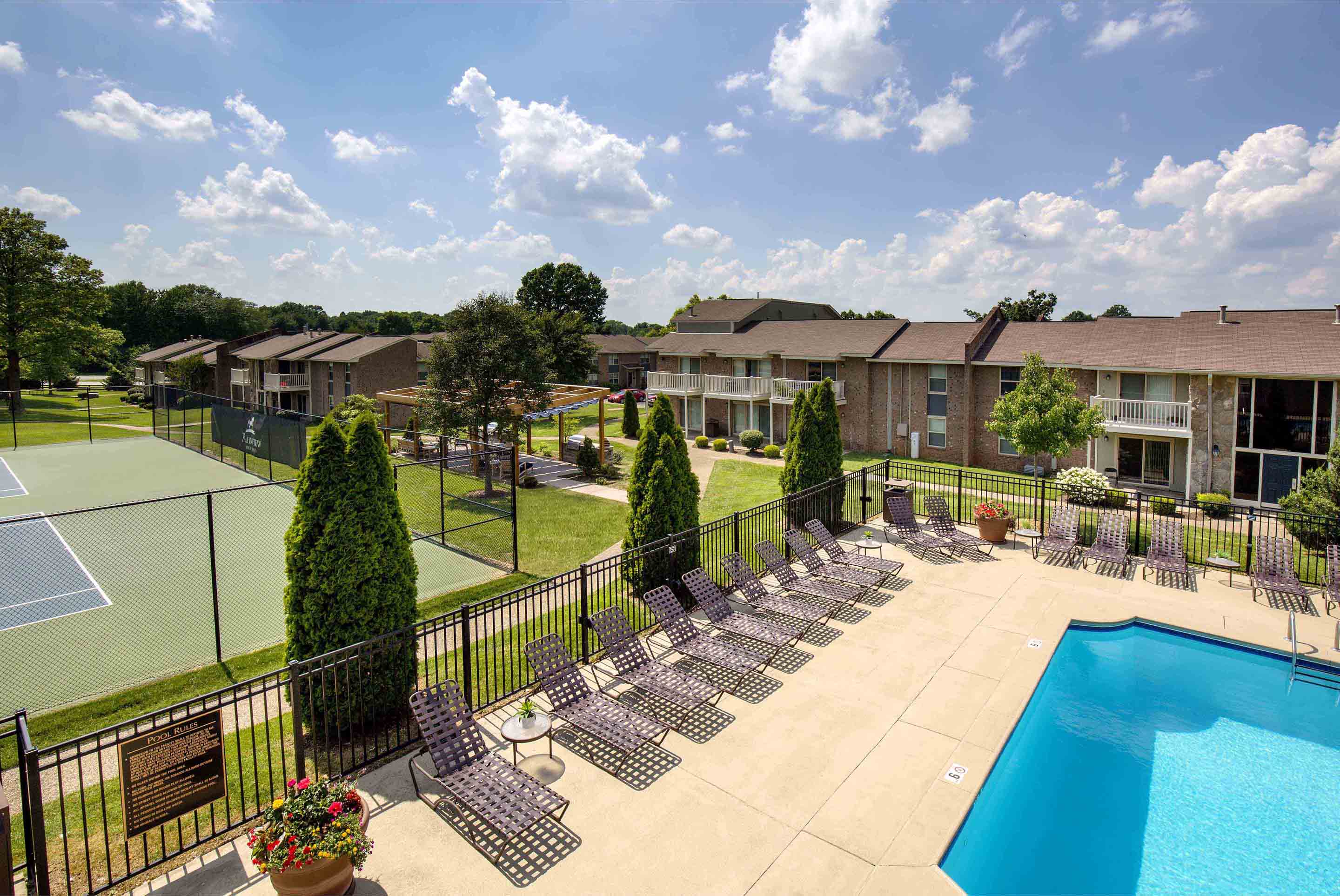 Louisville Plainview Apartments pool, sundeck, and tennis courts