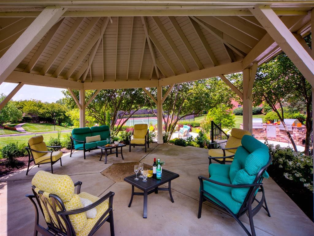 The Overlook at St. Thomas Apartments Louisville outdoor gazebo