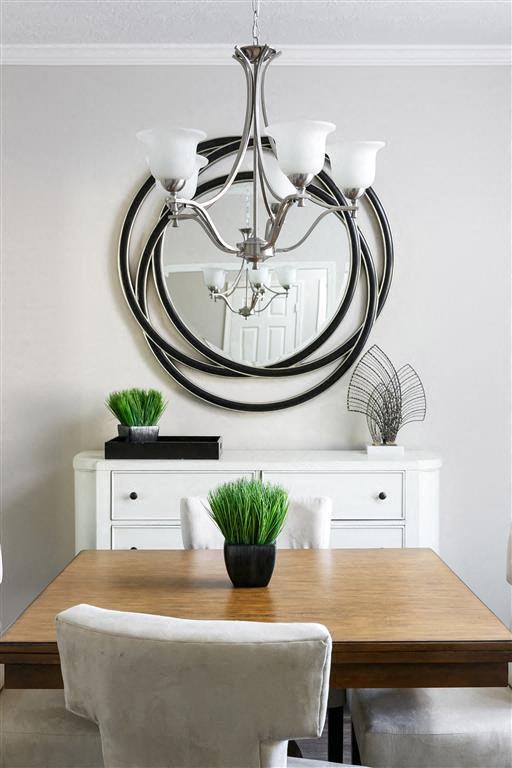 The Overlook at St. Thomas Apartments Louisville dining room