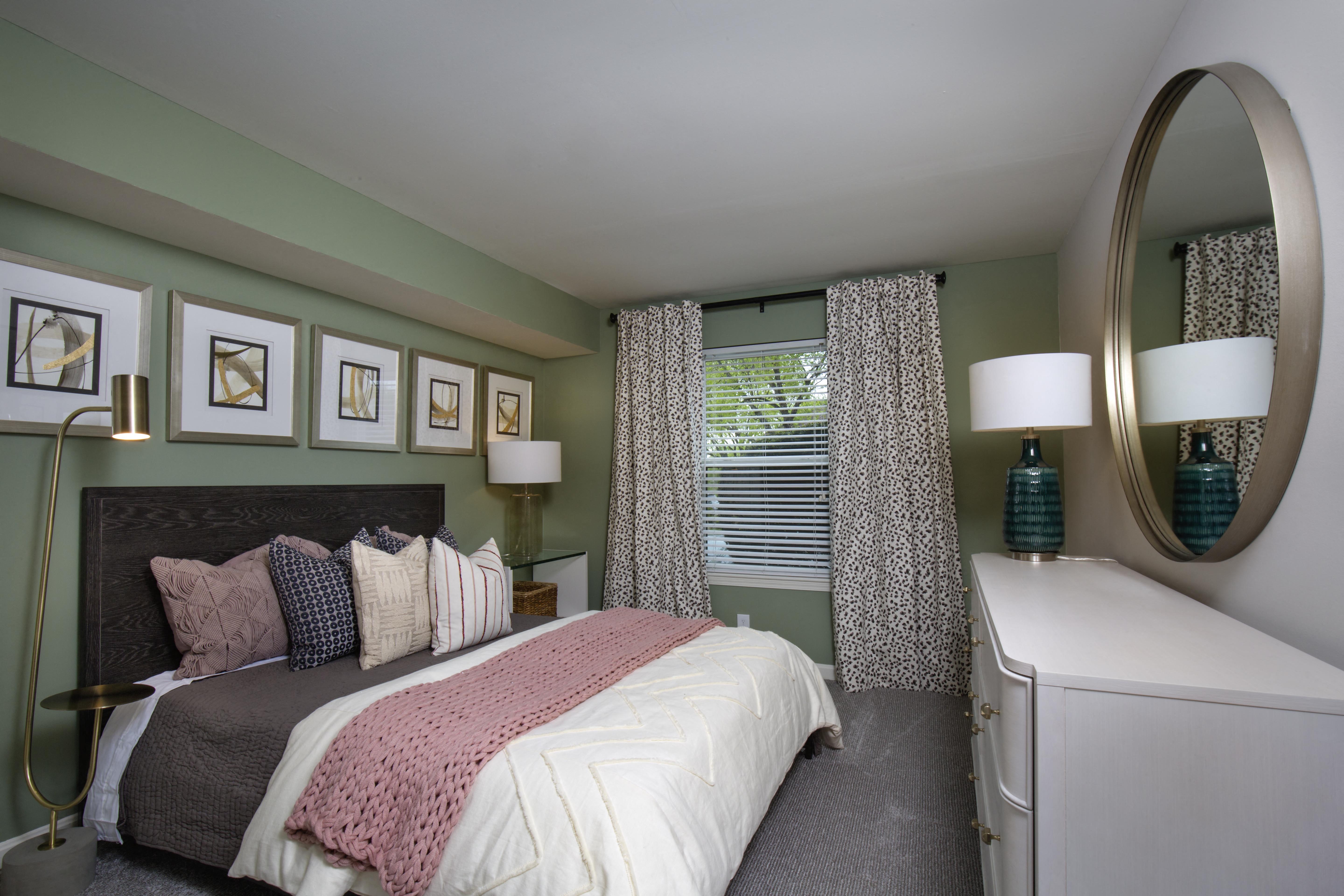 The Willows Apartments Louisville secondary bedroom