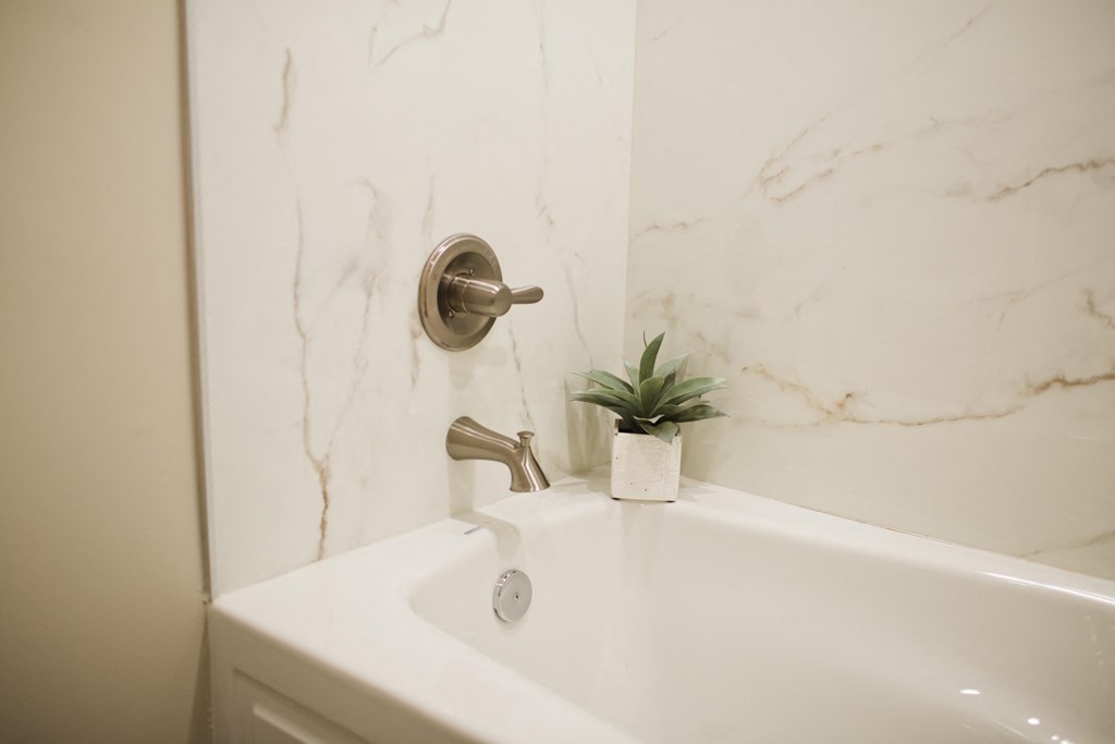 The Willows Apartments Louisville bathtub with marble tile