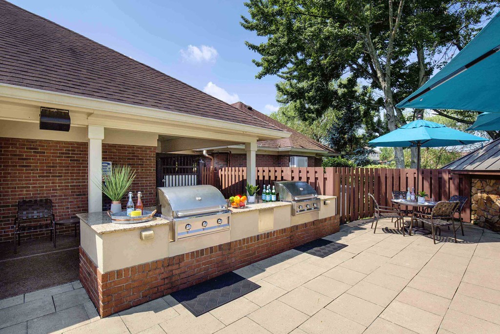 The Willows Apartments Louisville outdoor grills and chef's kitchen