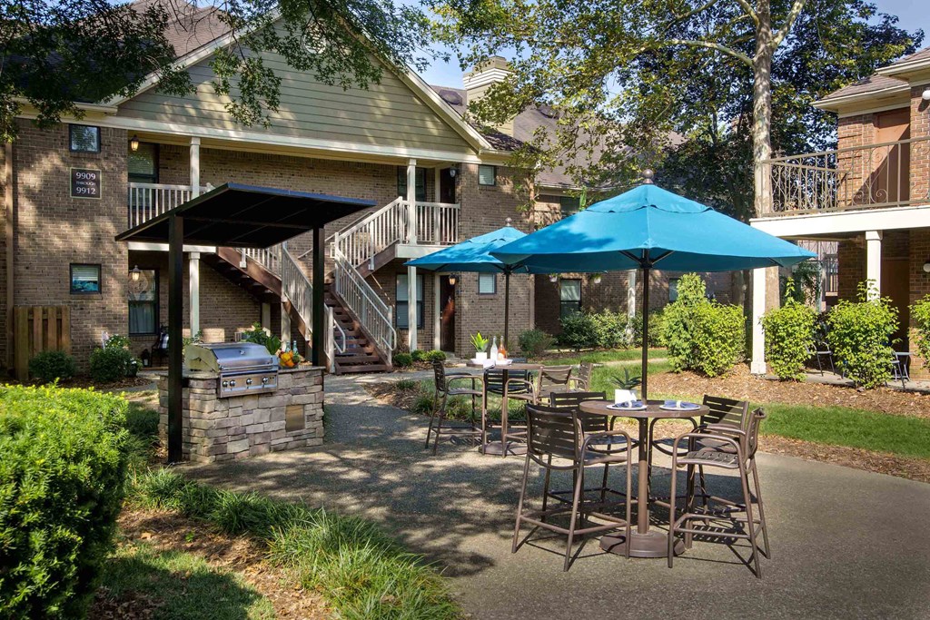 The Willows Of Plainview Apartments, 9800 Willow Brook Circle