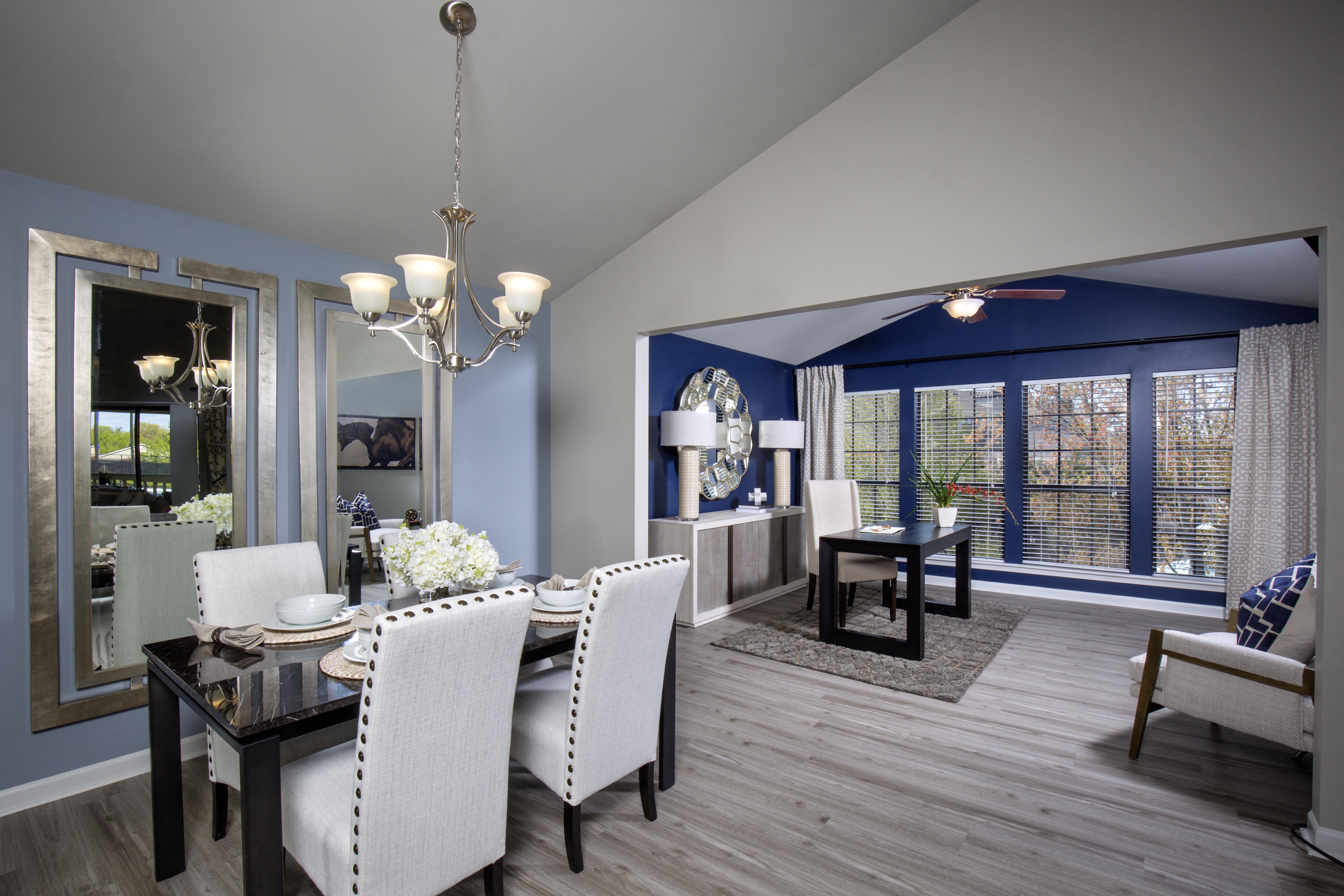 Lexington Park Place Apartments open-concept dining area and sunroom