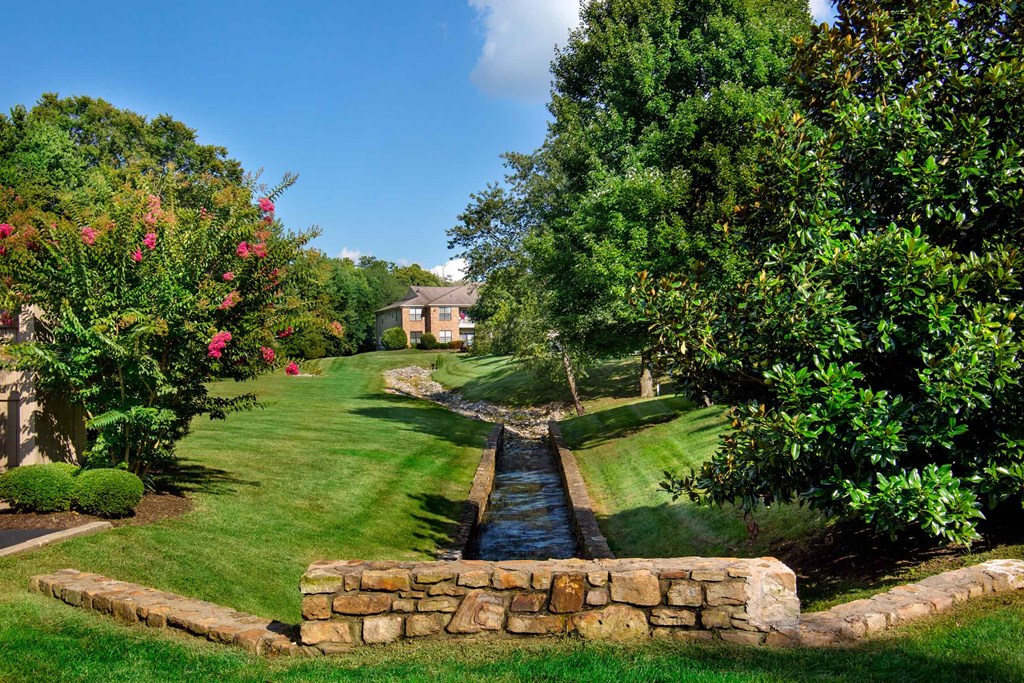 Lexington Park Place Apartments beautifully maintained grounds and expansive greenspace