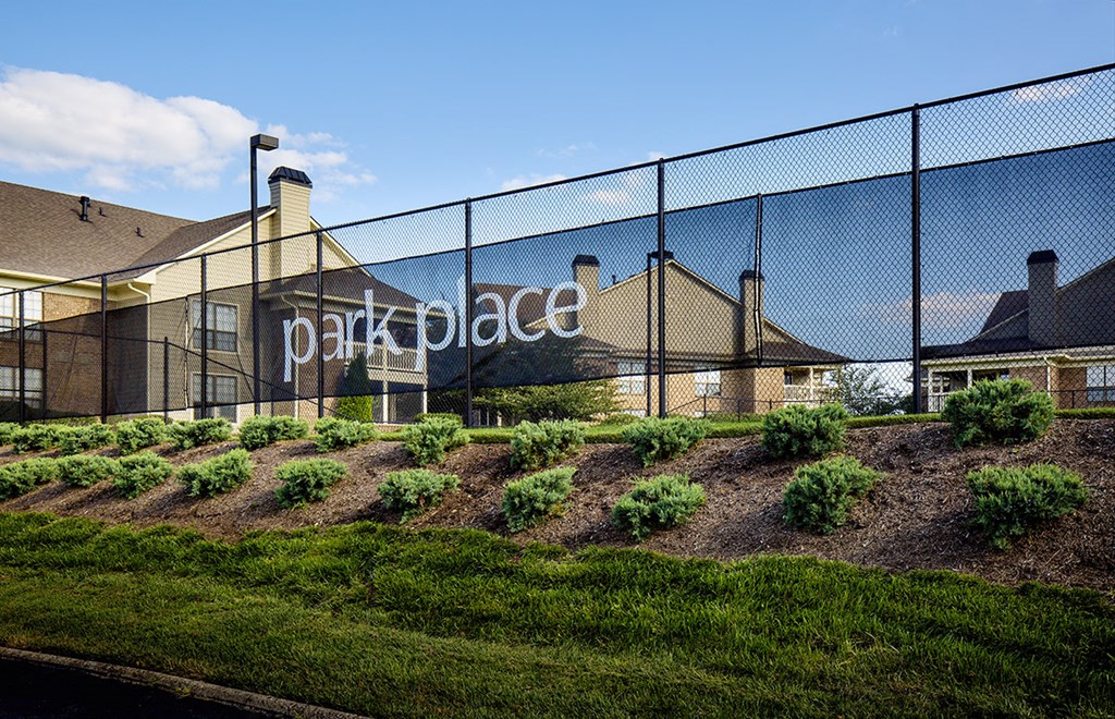 Lexington Park Place Apartments outdoor tennis courts