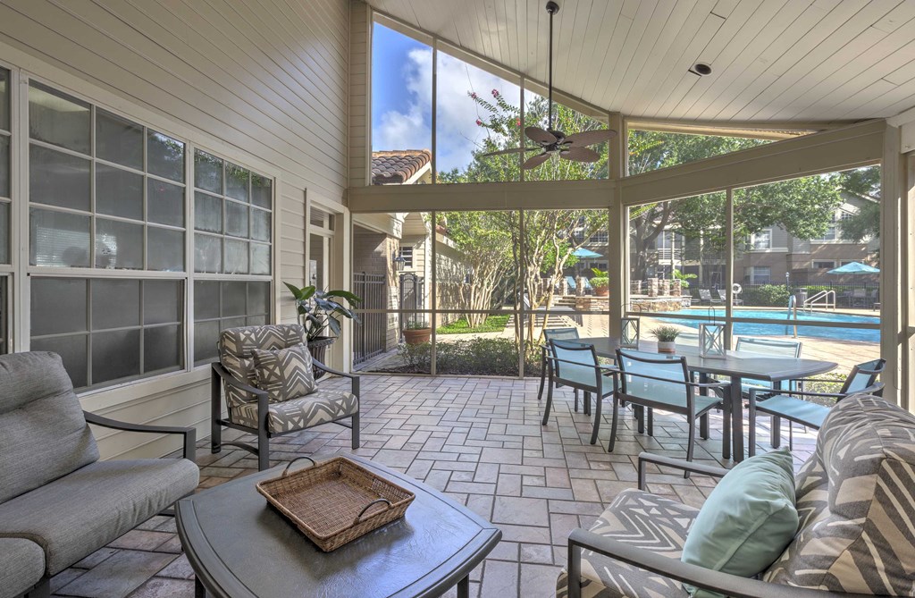 Longwood Golf Brook Apartments Clubhouse Screened Patio