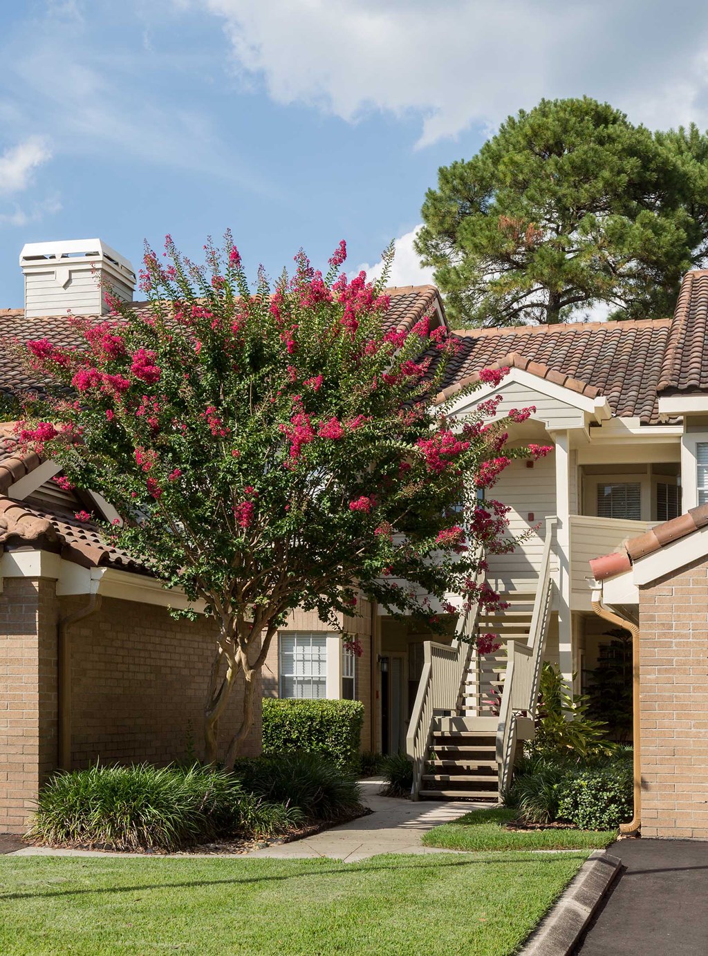 Longwood Golf Brook Apartments Beautifully Landscaped Grounds