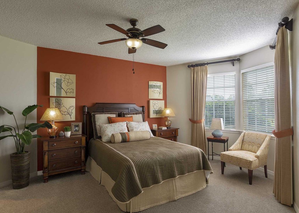 Longwood Golf Brook Apartments Primary Bedroom with Bay Windows