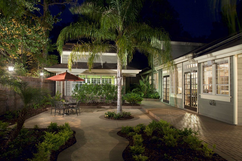 Longwood Sabal Park Apartments outdoor lounge patio
