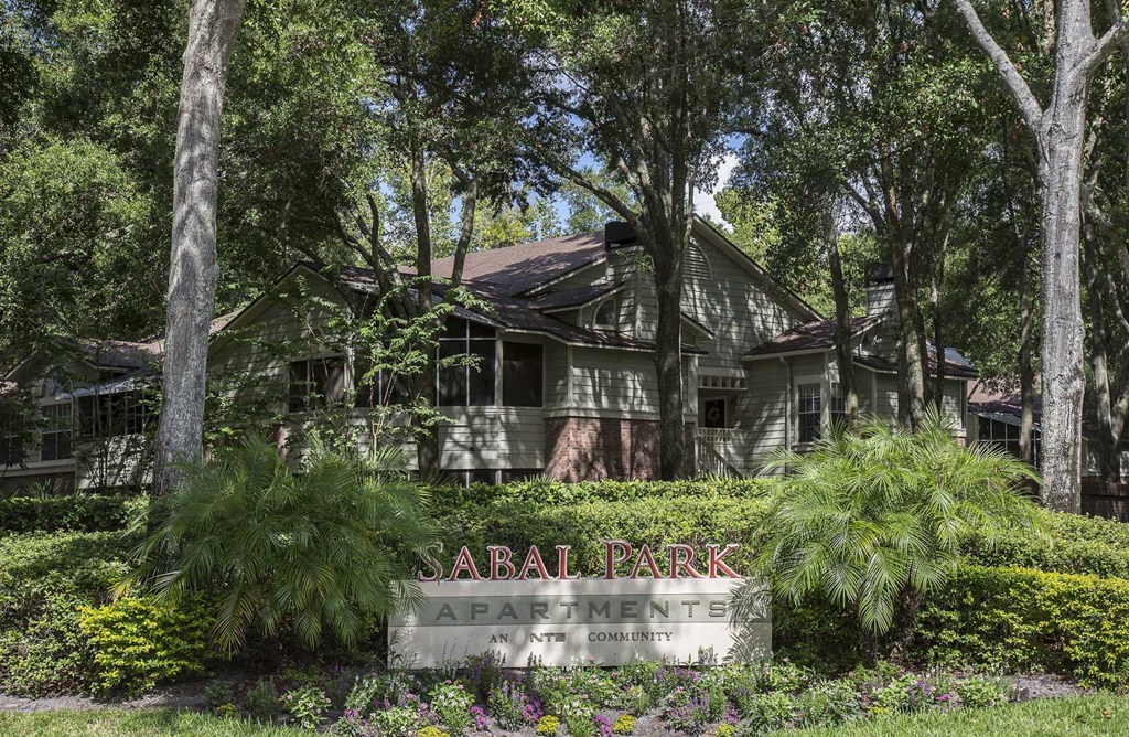 Longwood Sabal Park Apartments entrance sign