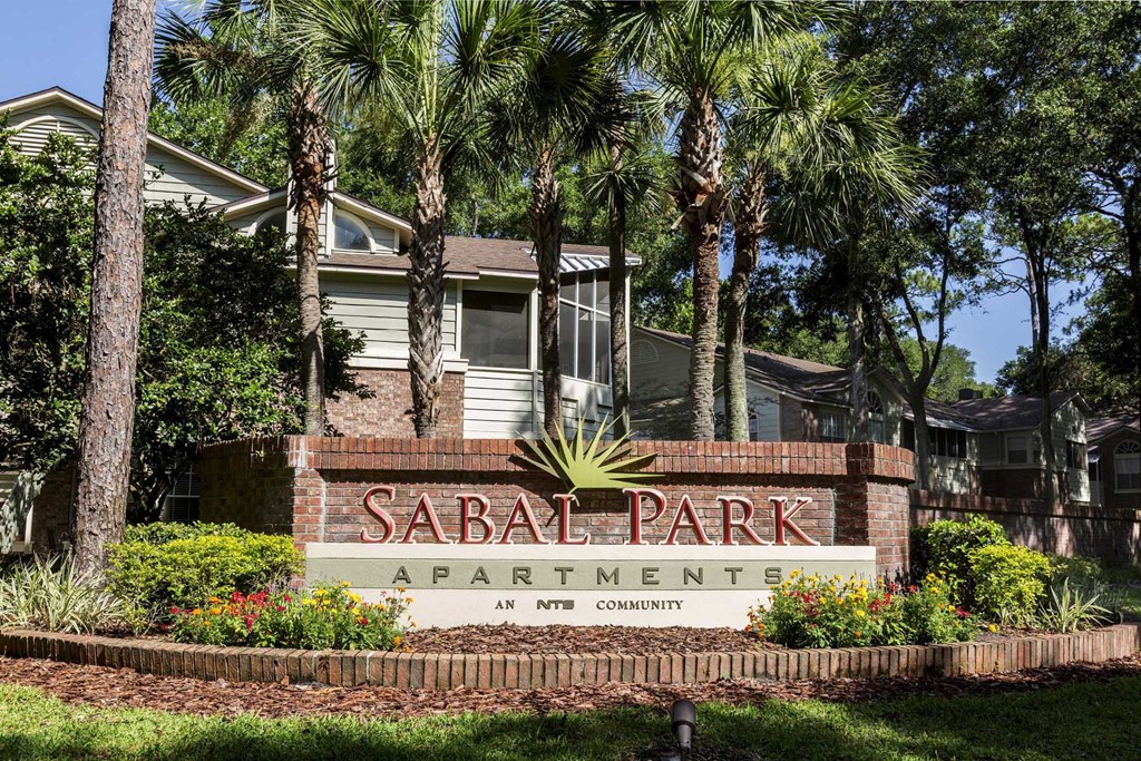 Longwood Sabal Park Apartments entrance sign
