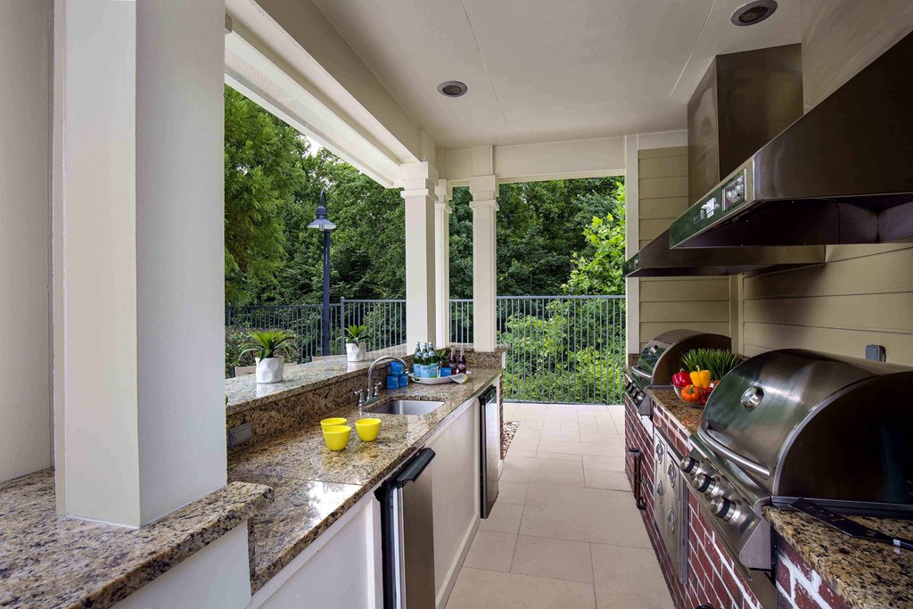 Creek's Edge Apartments Richmond Virginia outdoor grills and chef's kitchen
