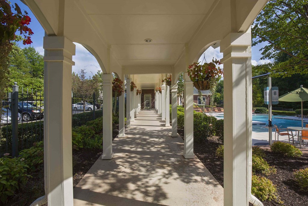 Creek's Edge Apartments Richmond Virginia shaded walking paths