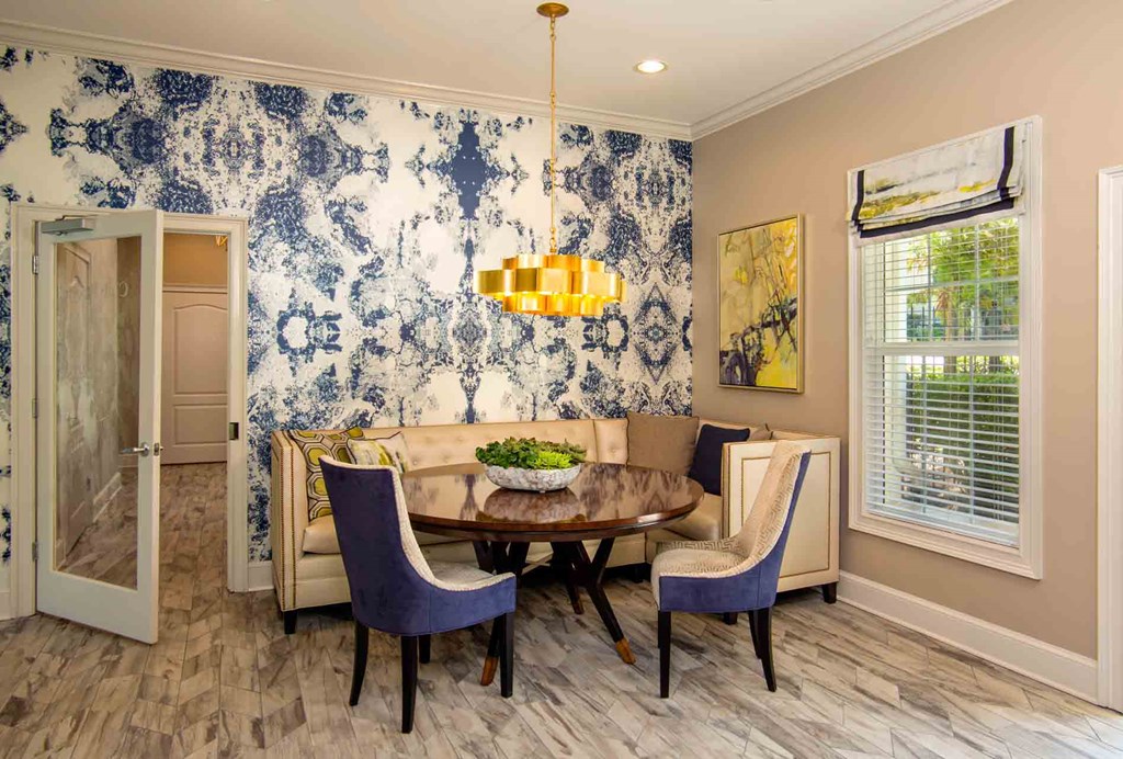 Creek's Edge Apartments Richmond Virginia resident lounge seating