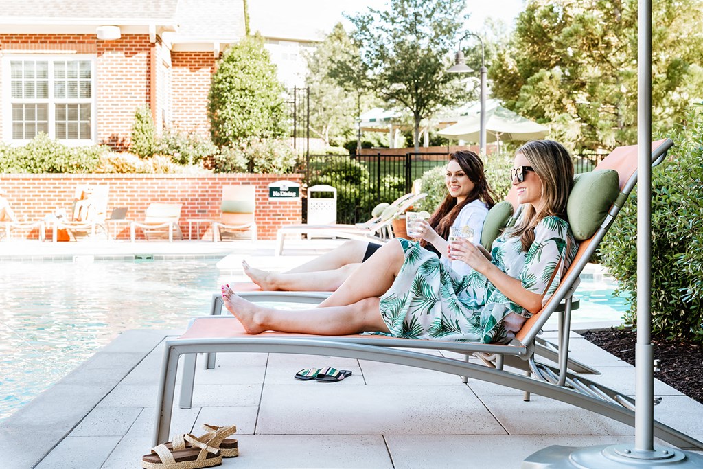 Creek's Edge Apartments Richmond Virginia  resort-style pool and shaded lounge space