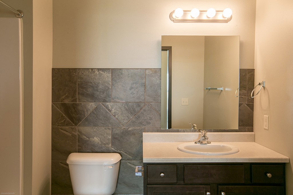view of bathroom with tiled walls