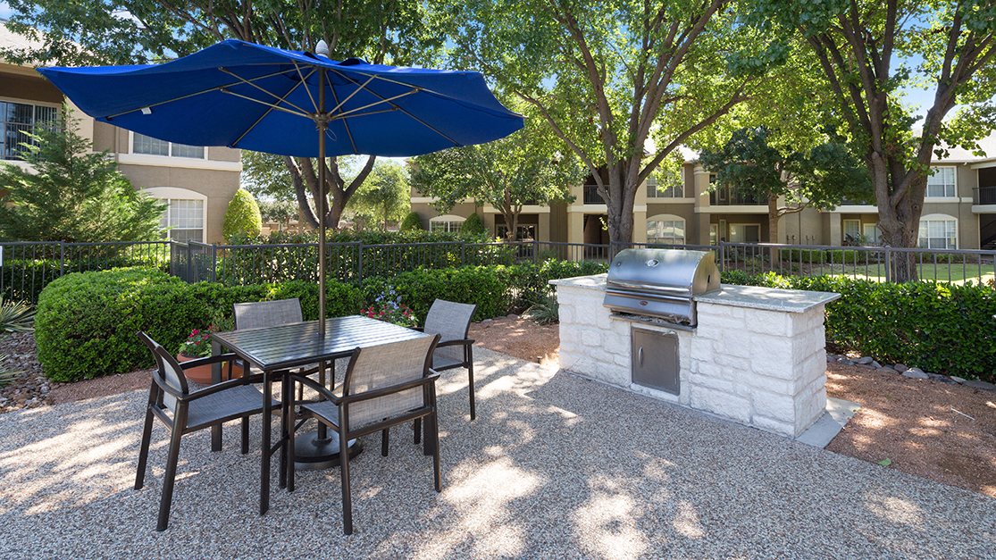 BBQ Grilling Area and Picnic Areas at Pool