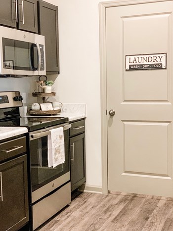 2550 Pillow Dr. 1-3 Beds Apartment for Rent - Photo Gallery 3