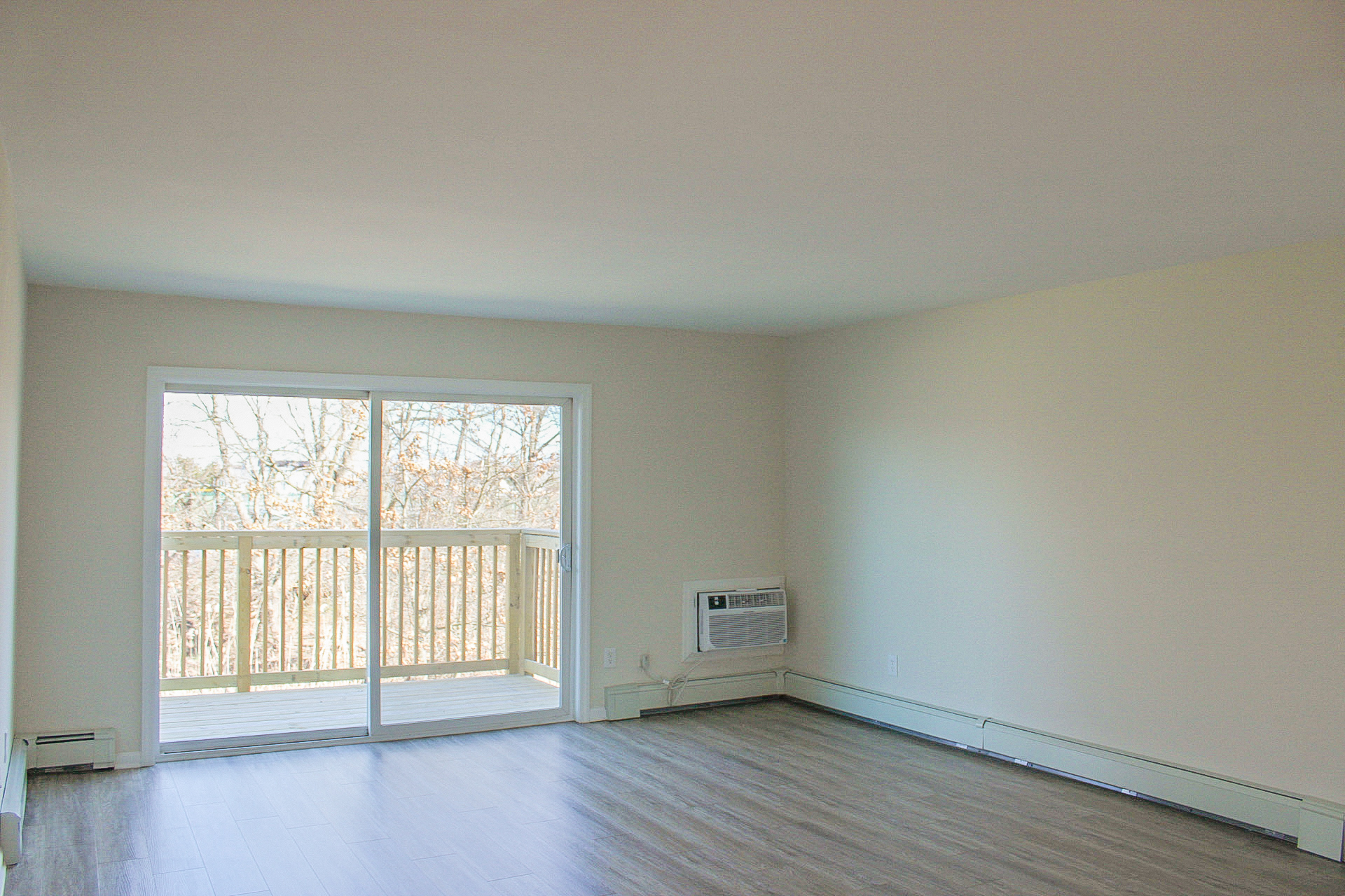 best garden style one bedroom and two bedroom rental apartments for rent at edgewater east/west apartments in long branch, nj near the jersey shore beach on the water