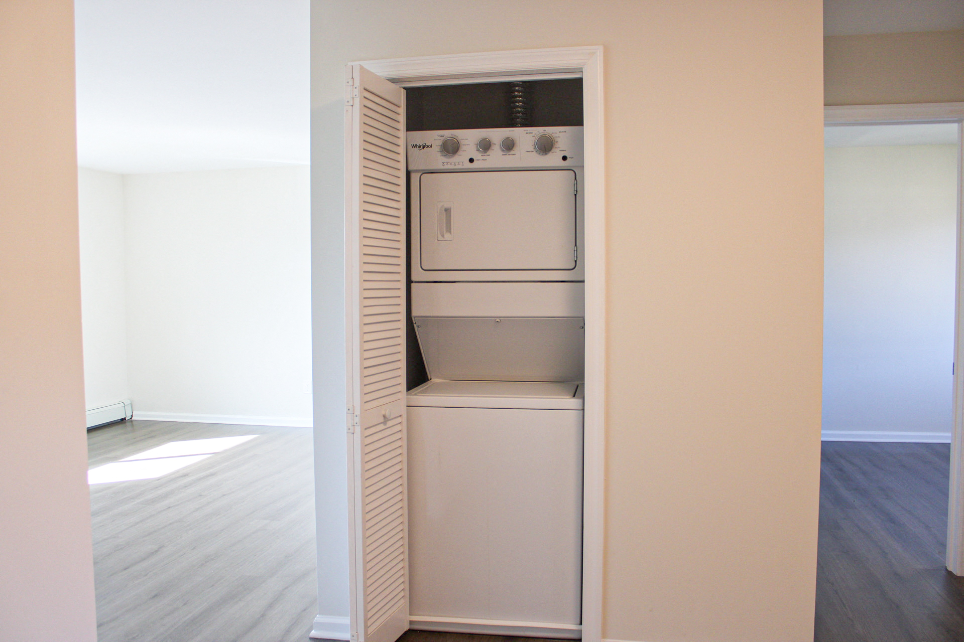 best garden style one bedroom and two bedroom rental apartments for rent at edgewater east/west apartments in long branch, nj near the jersey shore beach on the water