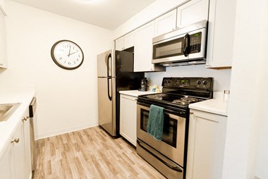 Tacoma Apartments - Aero Apartments - Kitchen and Living Room