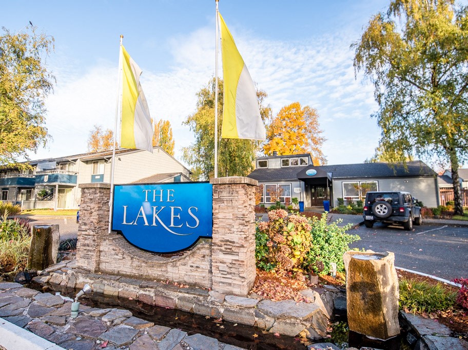 Fife Apartments - The Lakes at Fife Apartments - Sign