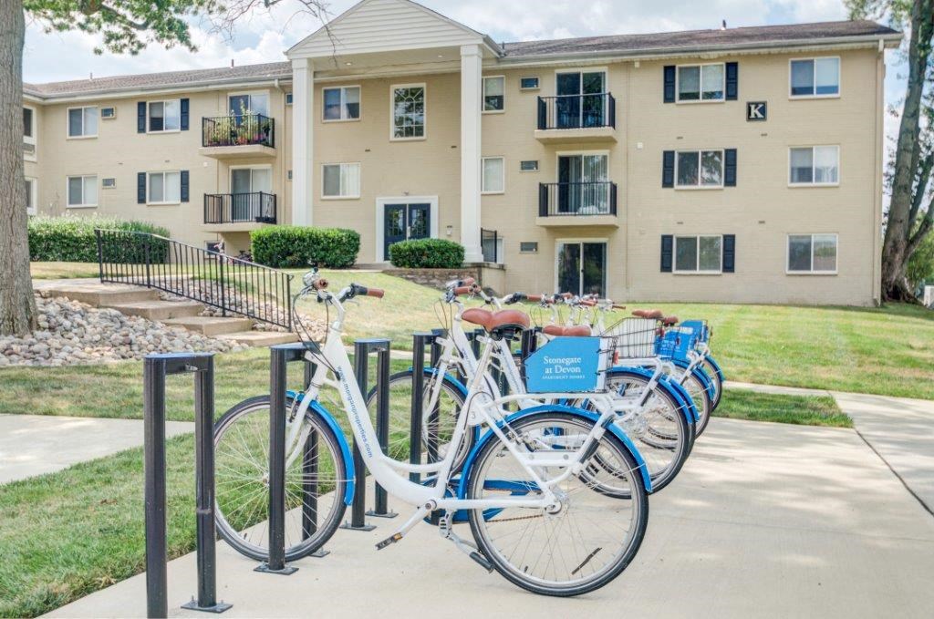 two bikes parked in front of an apartment building