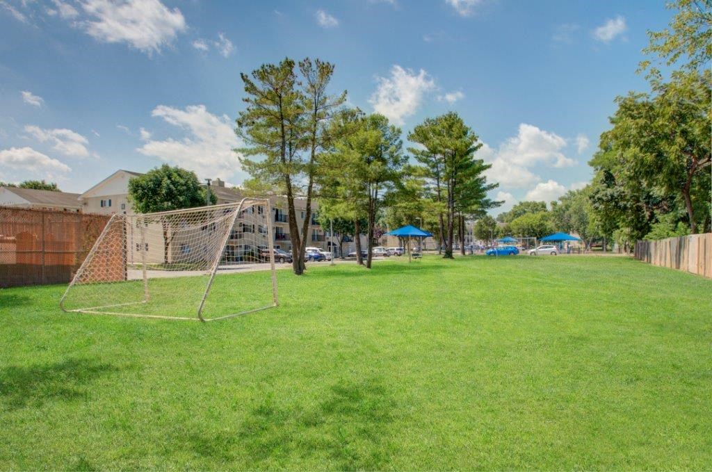 the preserve at ballantyne commons community yard with soccer goal